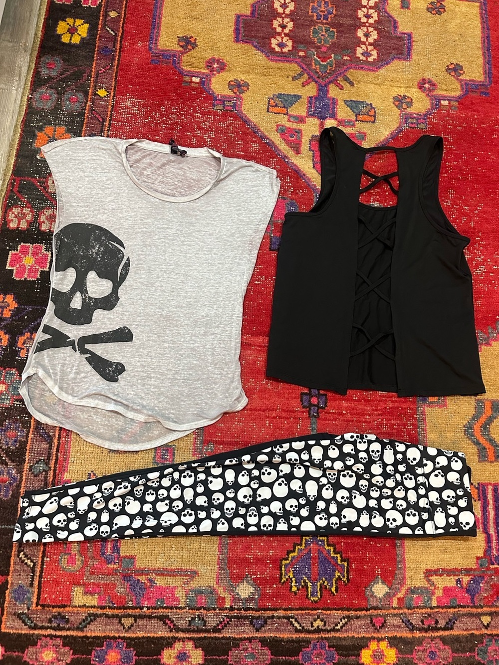 LOT of 3 ONZIE skull work out set sz M
